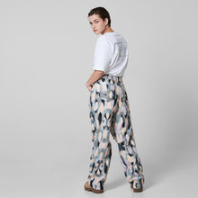 Load image into Gallery viewer, PRINTED CARGO SWEATPANTS